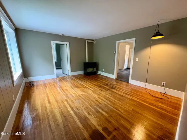 $1,400 | 319 Old Columbia Street, Adams, MA 01220