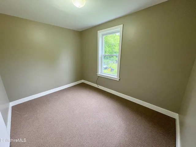 $1,400 | 319 Old Columbia Street, Adams, MA 01220