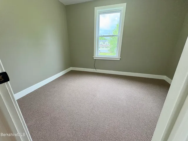 $1,400 | 319 Old Columbia Street, Adams, MA 01220