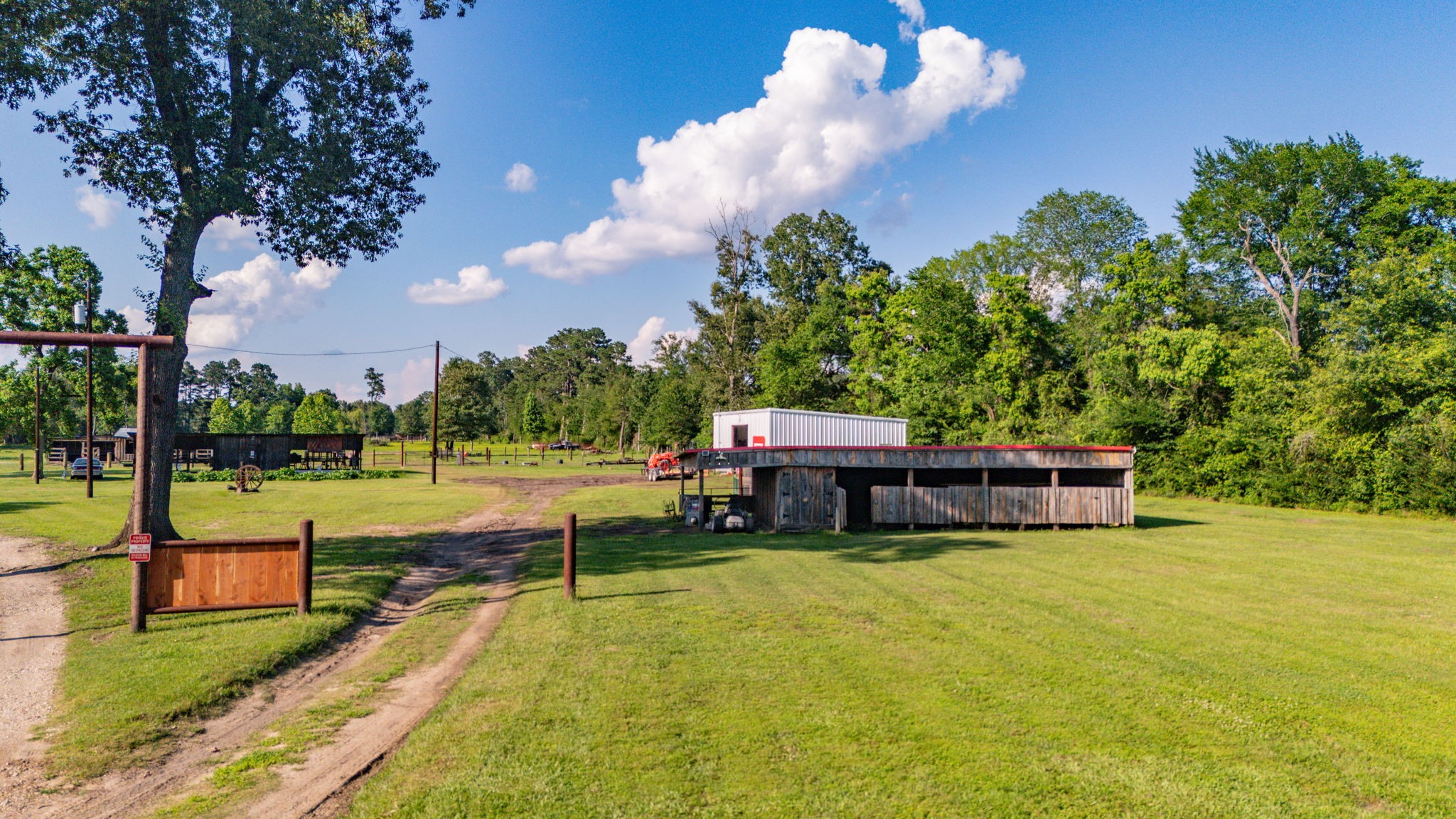 457 East Texas Road Lufkin, TX 75901 - Photo 2 of 44