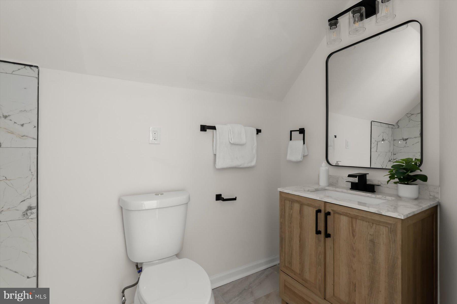 1747 Brookview Road Baltimore, MD 21222 - Photo 15 of 28 Upper Primary attached full bath