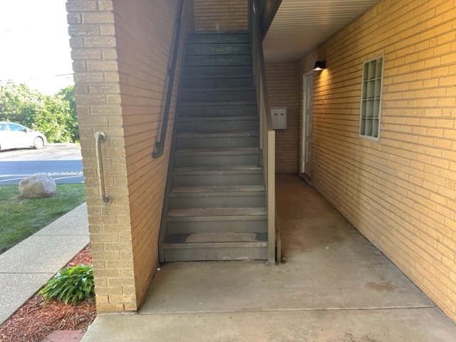 1019 Peterson Avenue, Unit B6 Park Ridge, IL 60068 - Photo 4 of 29