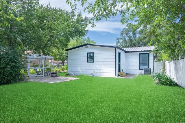 $194,000 | 1002 East Hill Avenue, Alice, TX 78332