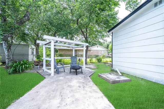 $194,000 | 1002 East Hill Avenue, Alice, TX 78332