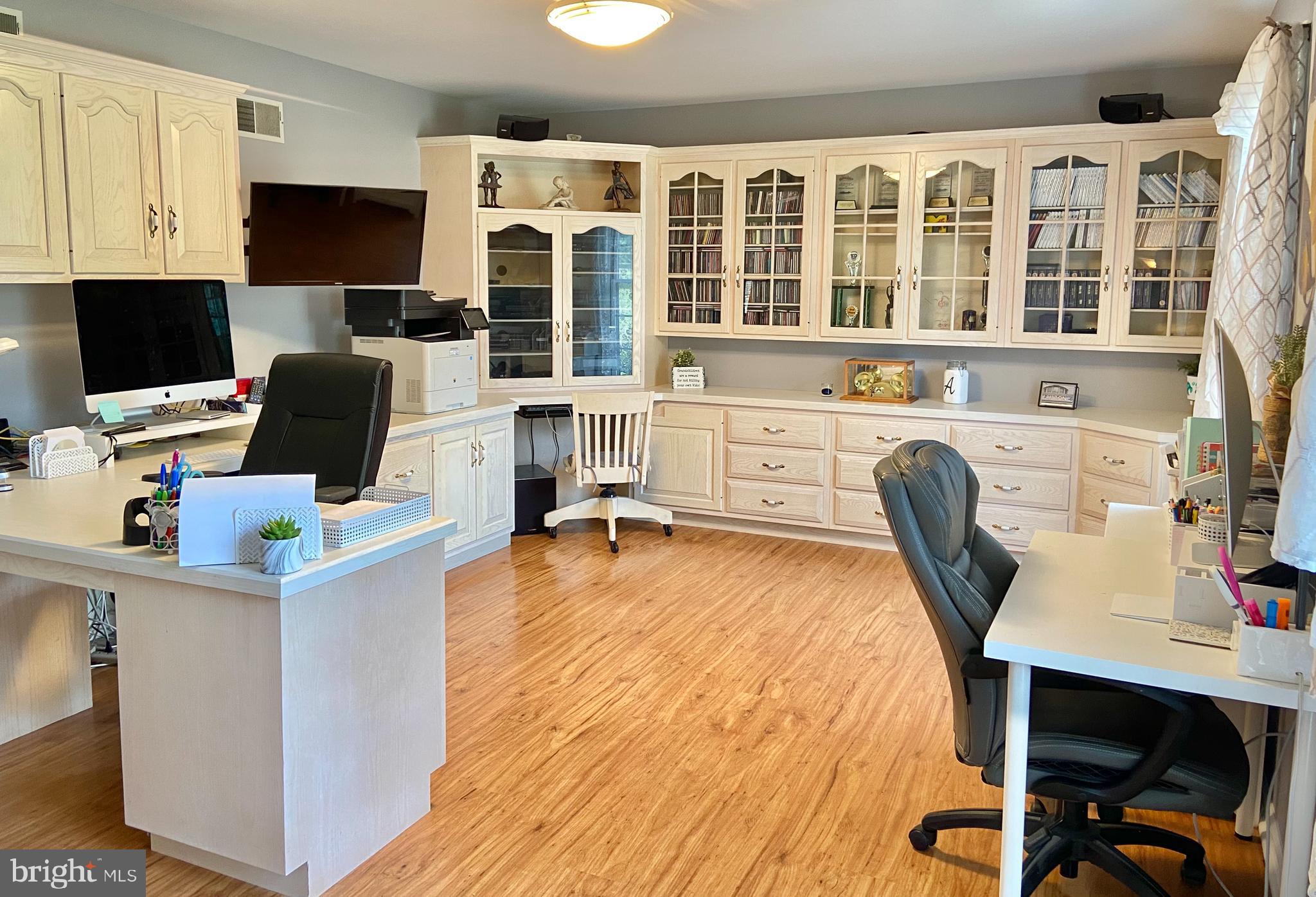 304 Farm Del Circle Lititz, PA 17543 - Photo 23 of 85 V2