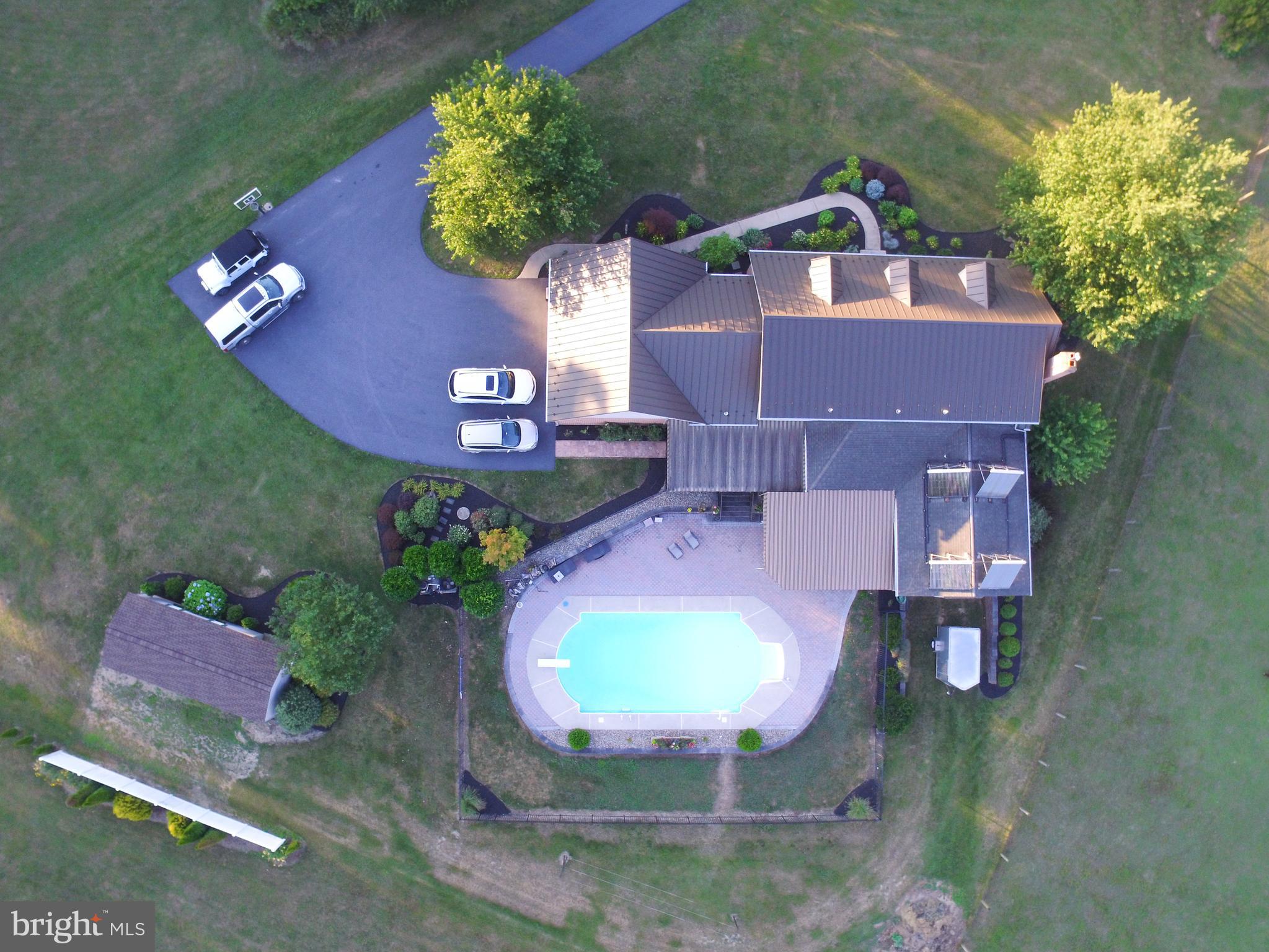 304 Farm Del Circle Lititz, PA 17543 - Photo 4 of 85 V2