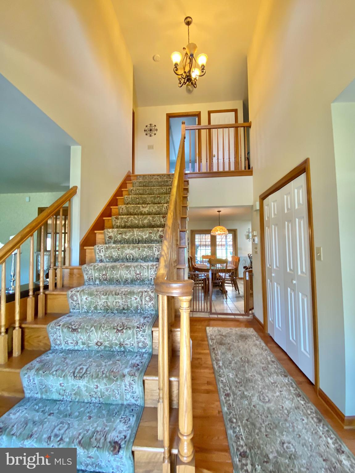 304 Farm Del Circle Lititz, PA 17543 - Photo 5 of 85 Foyer