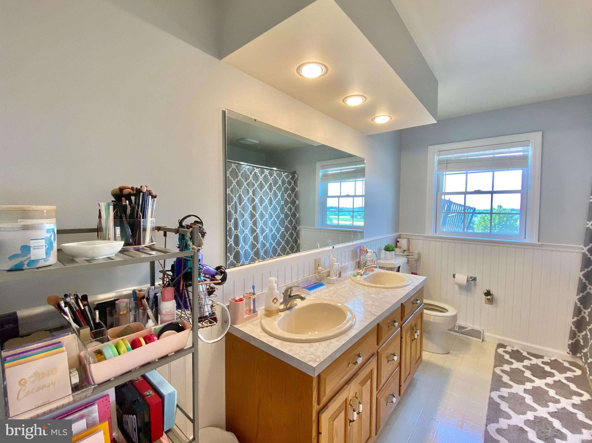 304 Farm Del Circle Lititz, PA 17543 - Photo 53 of 85 Second Floor Bathroom