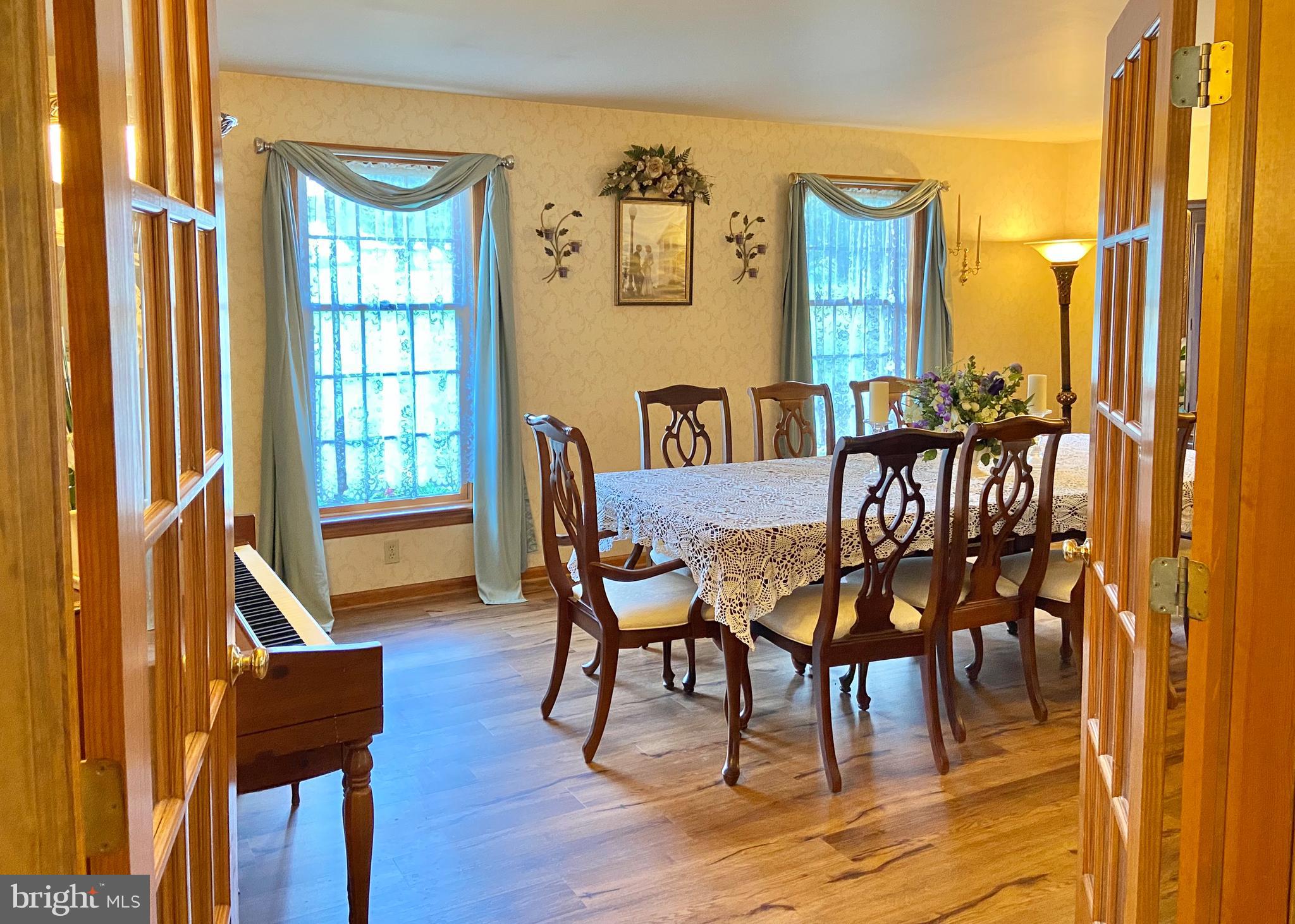 304 Farm Del Circle Lititz, PA 17543 - Photo 8 of 85 Formal Dining Room