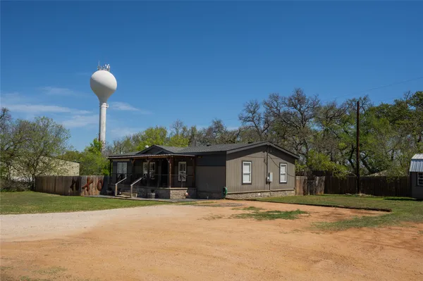 $325,000 | 313 South Ave F Avenue, Johnson City, TX 78636