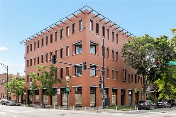 $3,700 | 1955 North Leavitt Street, Unit 2B, Chicago, IL 60647