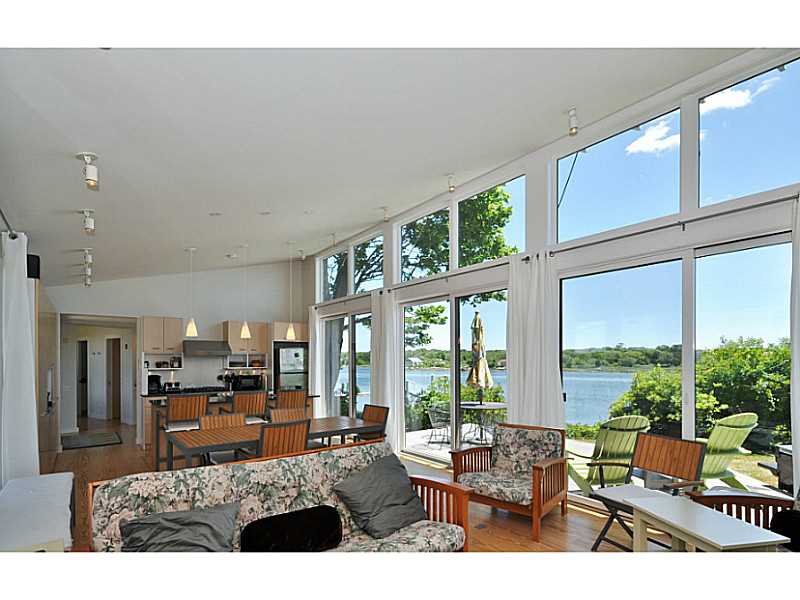 27 Barnacle Road Narragansett, RI 02882 - Photo 6 of 19 Living Room.