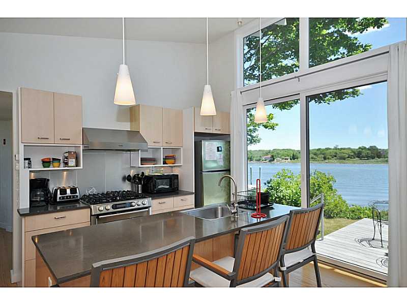 27 Barnacle Road Narragansett, RI 02882 - Photo 7 of 19 Kitchen.