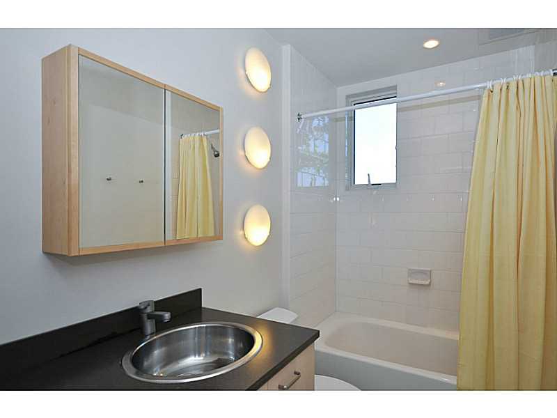 27 Barnacle Road Narragansett, RI 02882 - Photo 10 of 19 Bathroom.