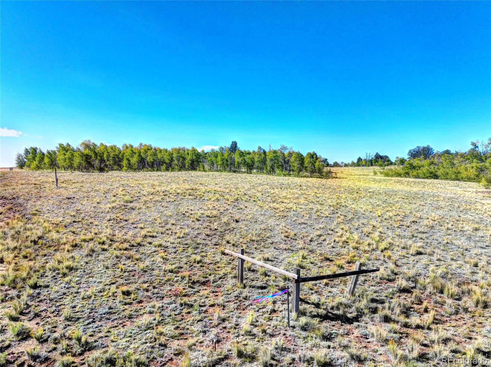 225 Antelope Way Como, CO 80432 - Photo 6 of 20 a view of a city