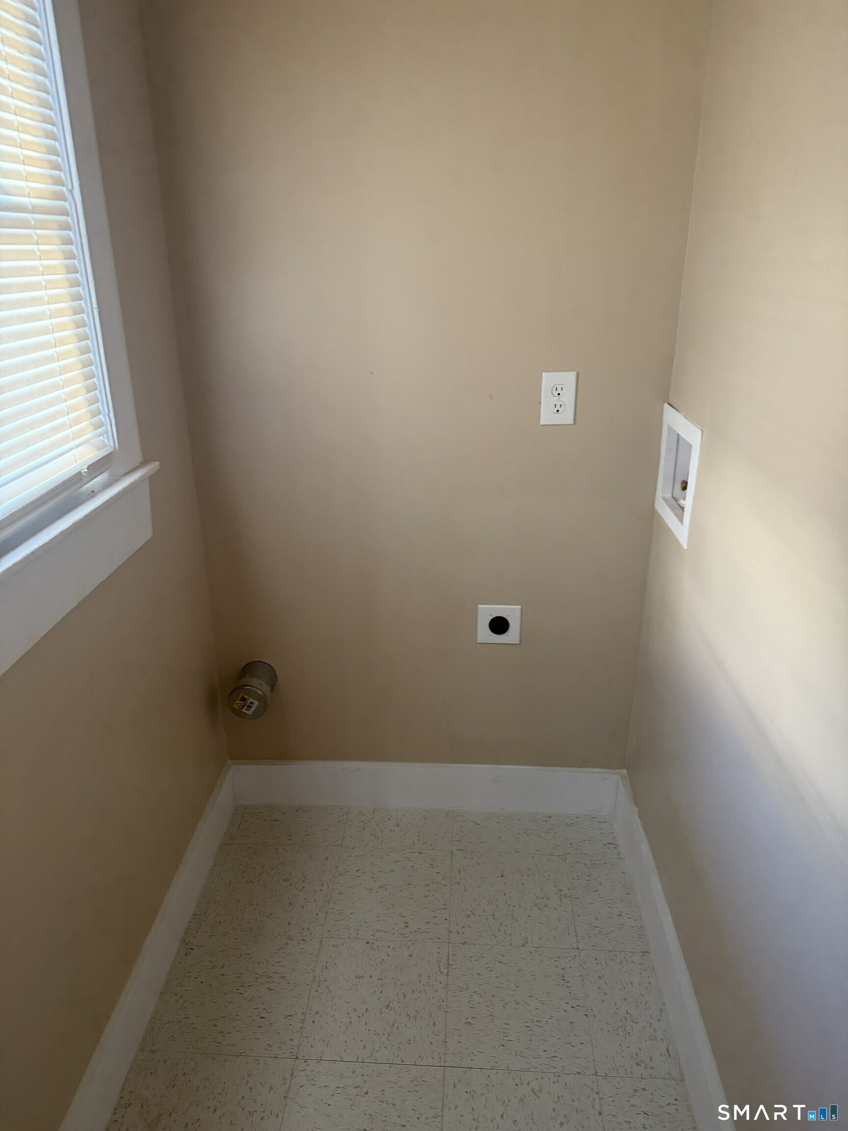 597 Ogden Street Bridgeport, CT 06608 - Photo 7 of 10 a view of a small space