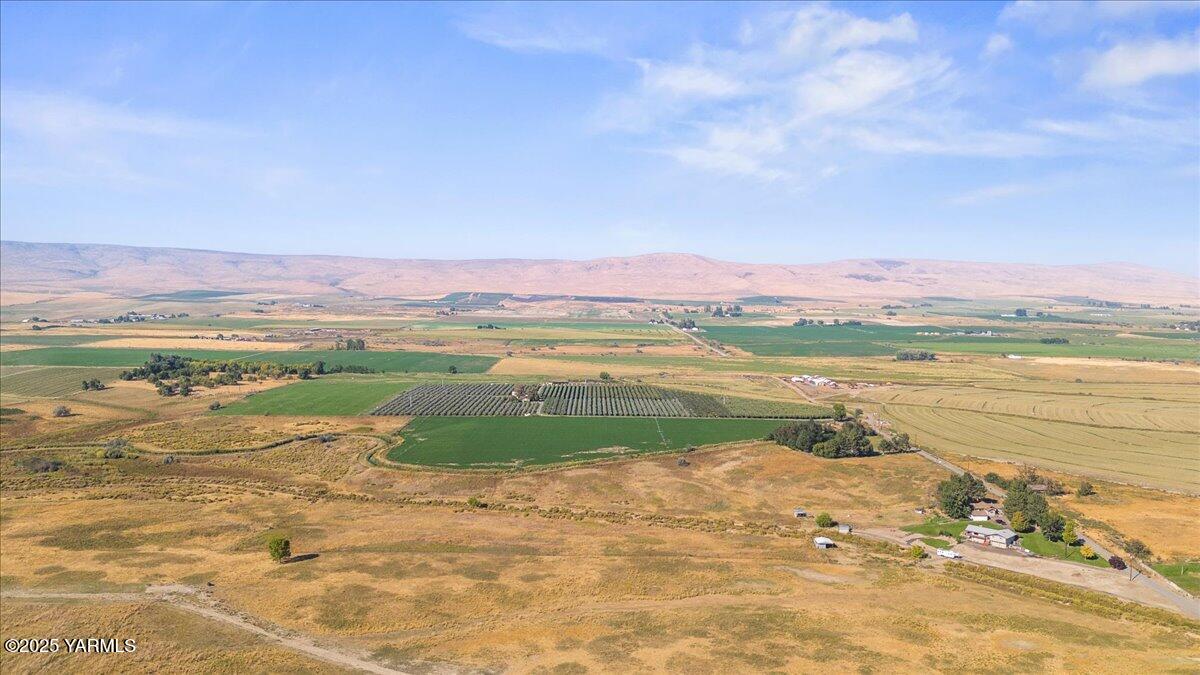Nka Louden Road Harrah, WA 98933 - Photo 11 of 14 a view of lake with mountain