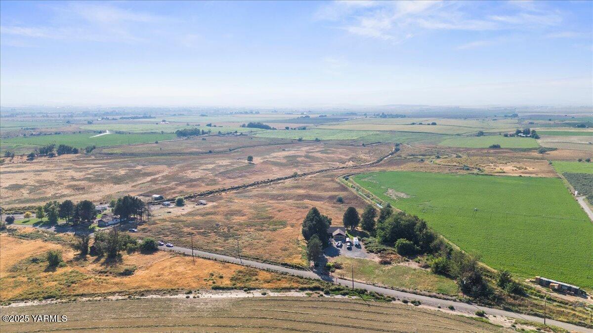 Nka Louden Road Harrah, WA 98933 - Photo 9 of 14 an aerial view of a houses with outdoor space