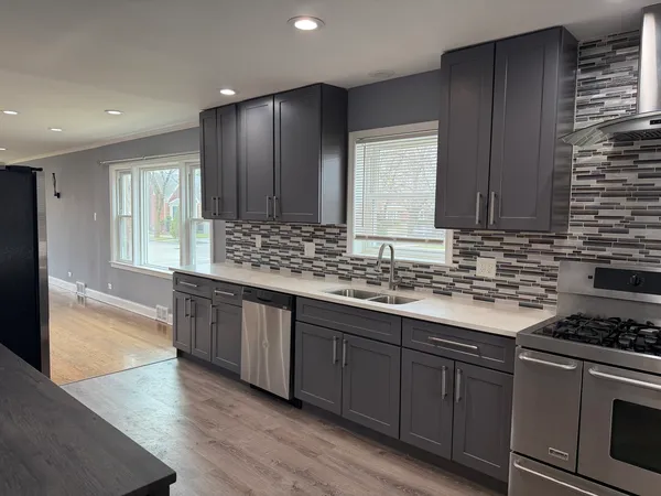 $2,950 | 8201 South Homan Avenue, Chicago, IL 60652
