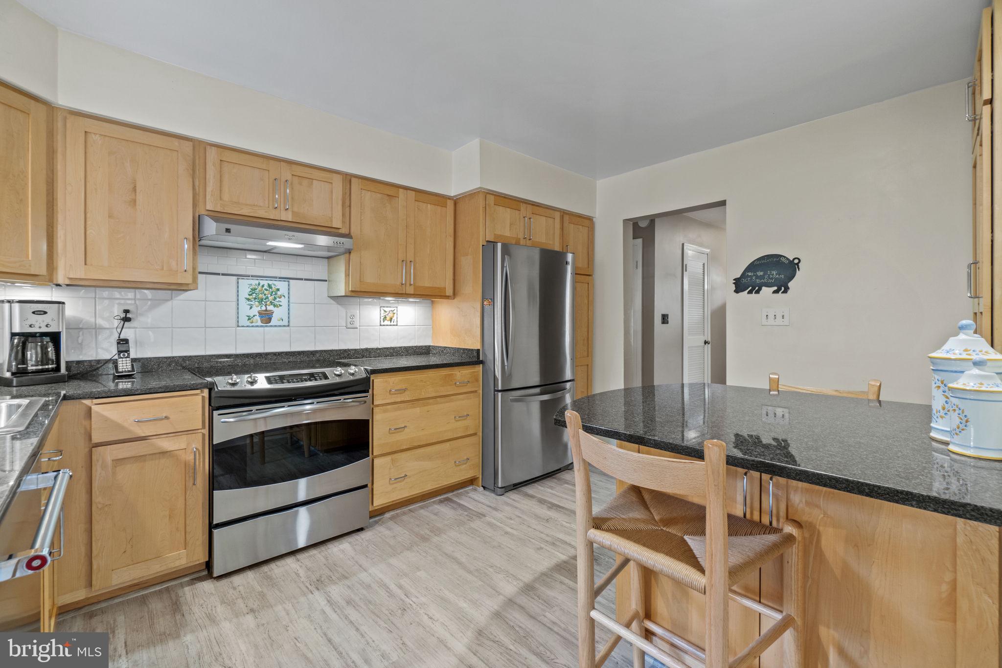 1008 Lanark Way Silver Spring, MD 20901 - Photo 7 of 26 Spacious kitchen with eat in peninsula.