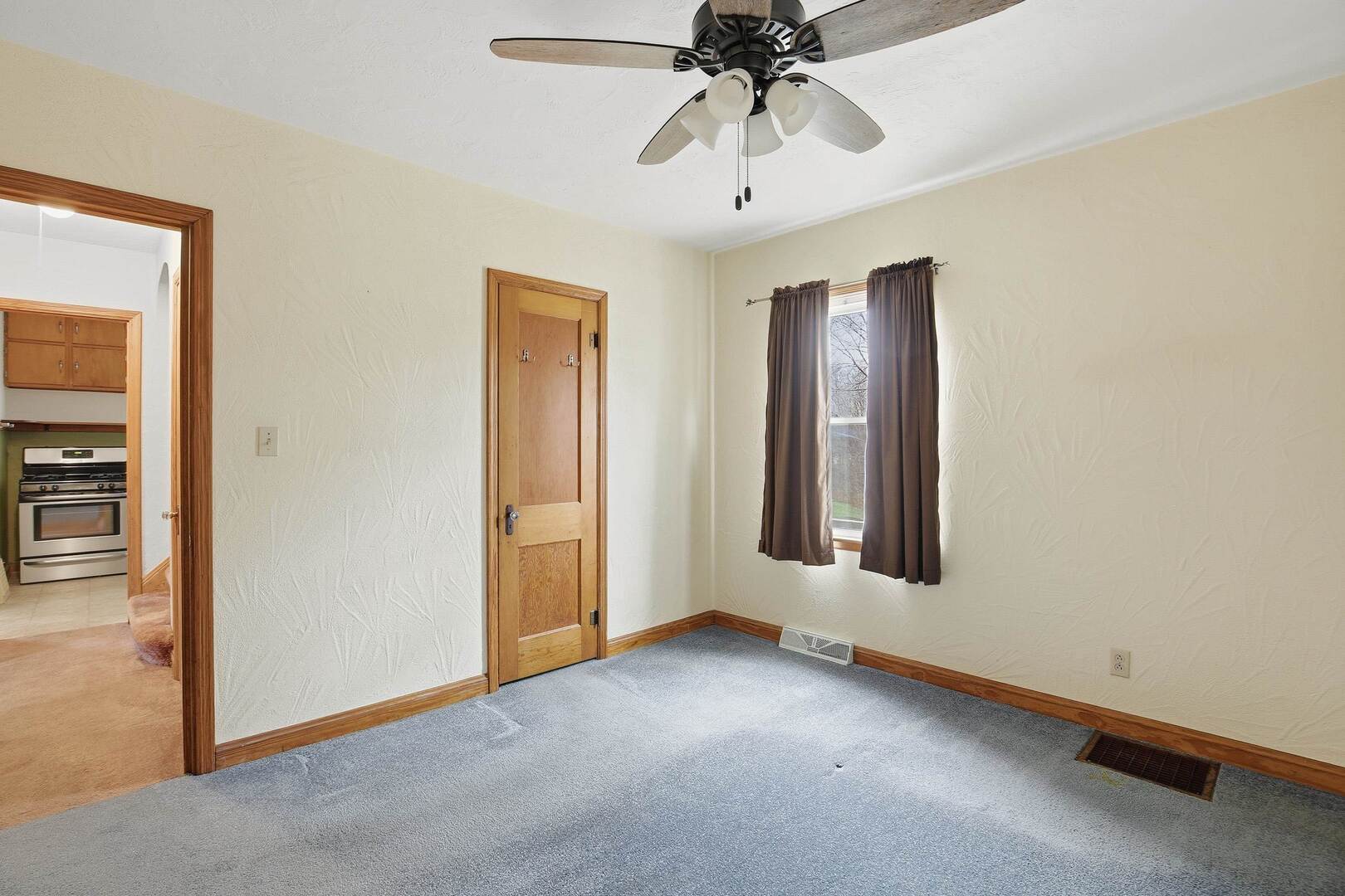608 7th Avenue Silvis, IL 61282 - Photo 15 of 38 an empty room with windows and fan