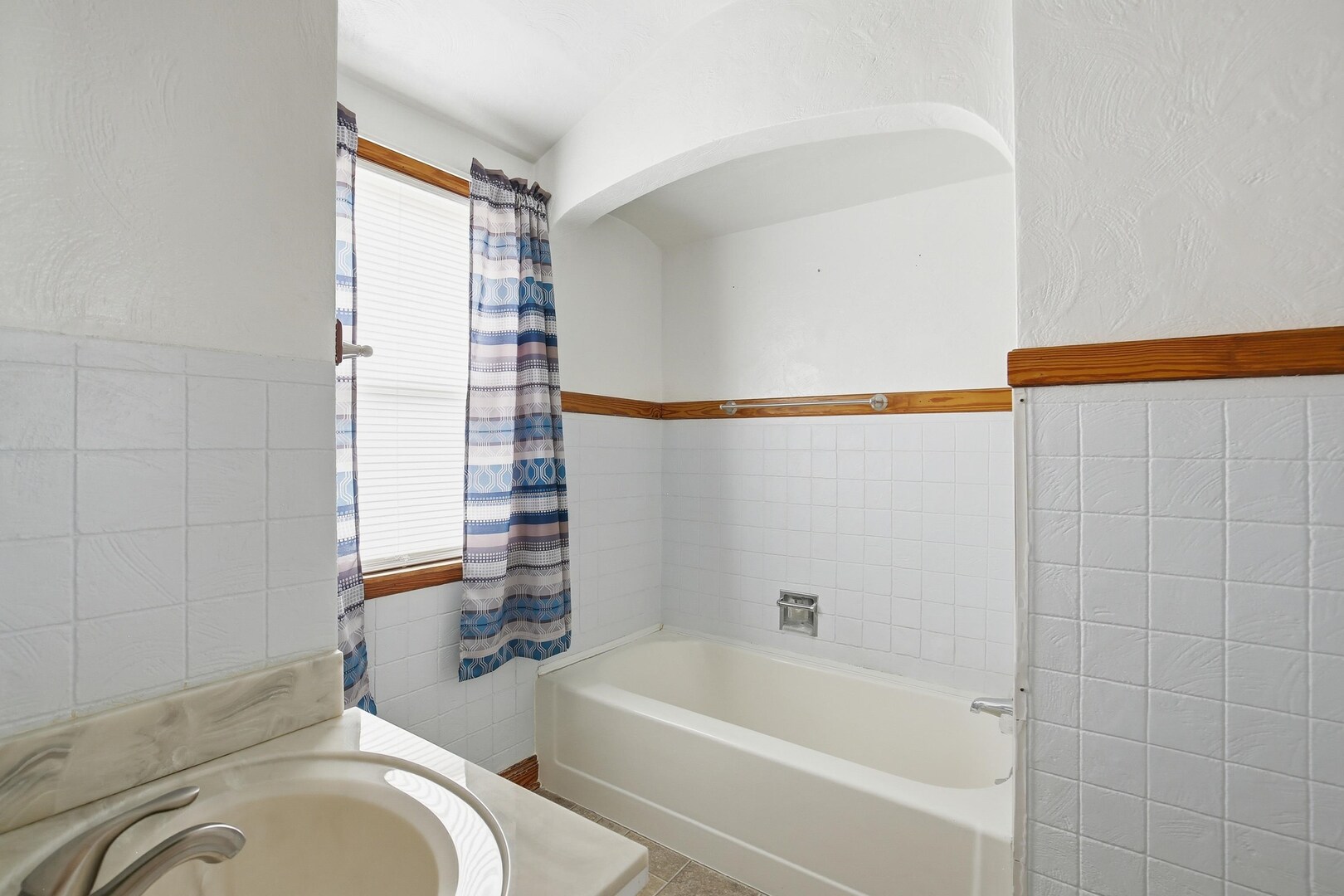 608 7th Avenue Silvis, IL 61282 - Photo 20 of 38 a bathroom with a tub a sink and a shower