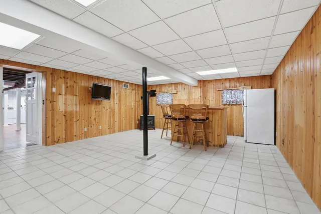 a view of livingroom with furniture