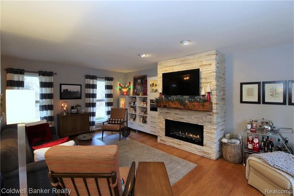 258 Whitney Drive Rochester Hills, MI 48307 - Photo 4 of 22