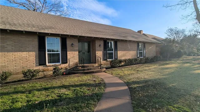 $399,000 | 1122 West 6th Street, McGregor, TX 76657