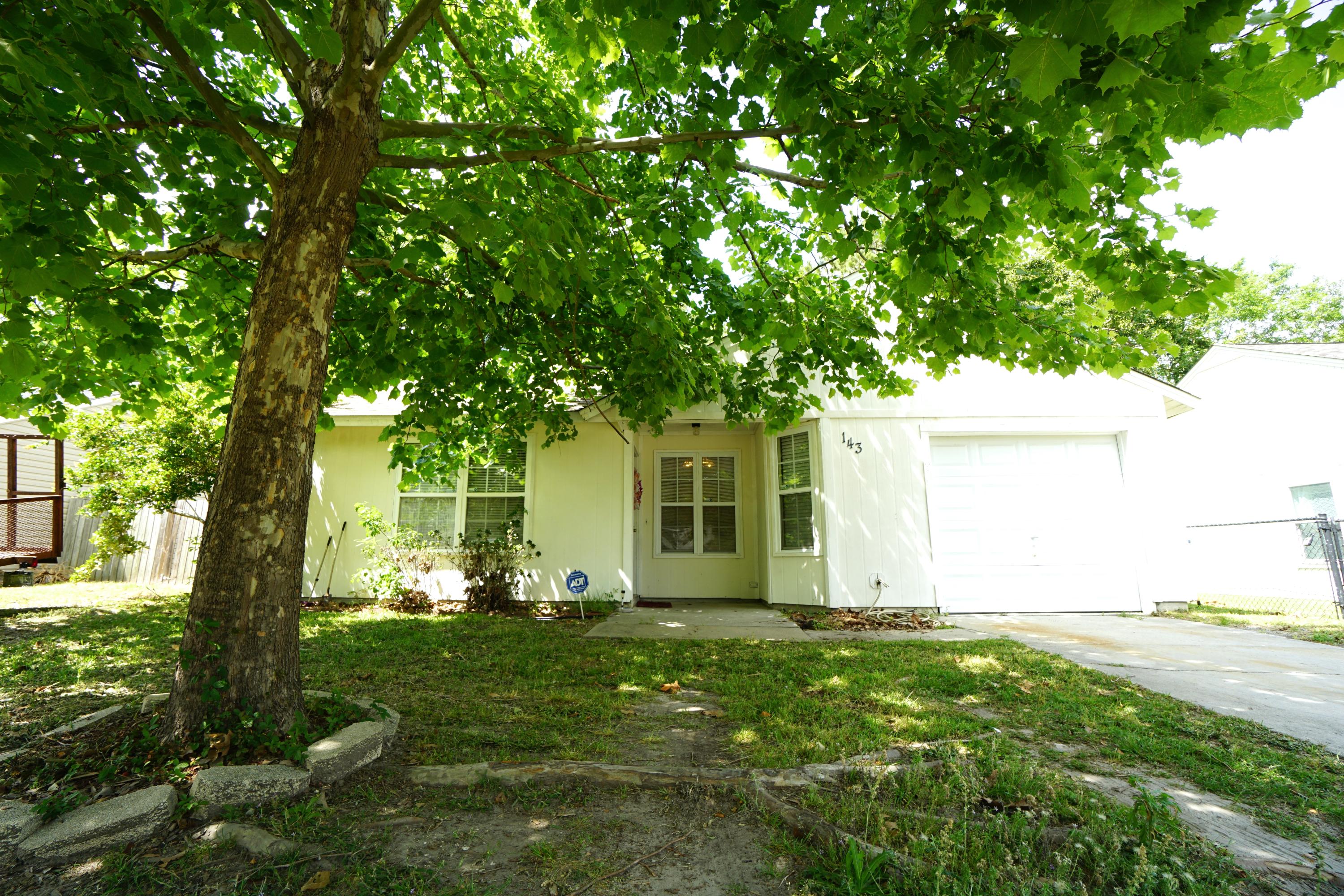143 Manchester Road Summerville, SC 29486 - Photo 1 of 9 Front of Home