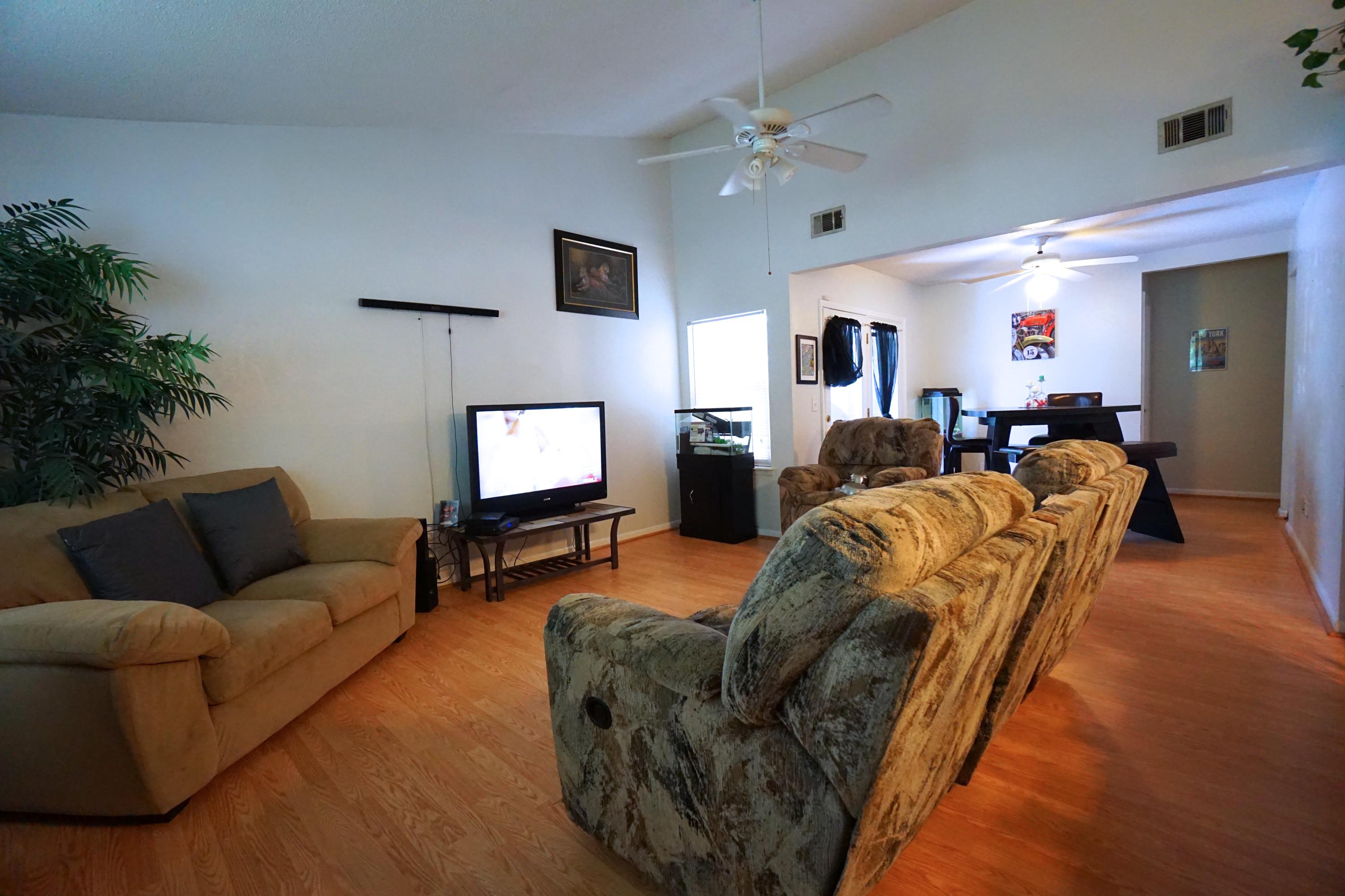 143 Manchester Road Summerville, SC 29486 - Photo 2 of 9 Living Room2