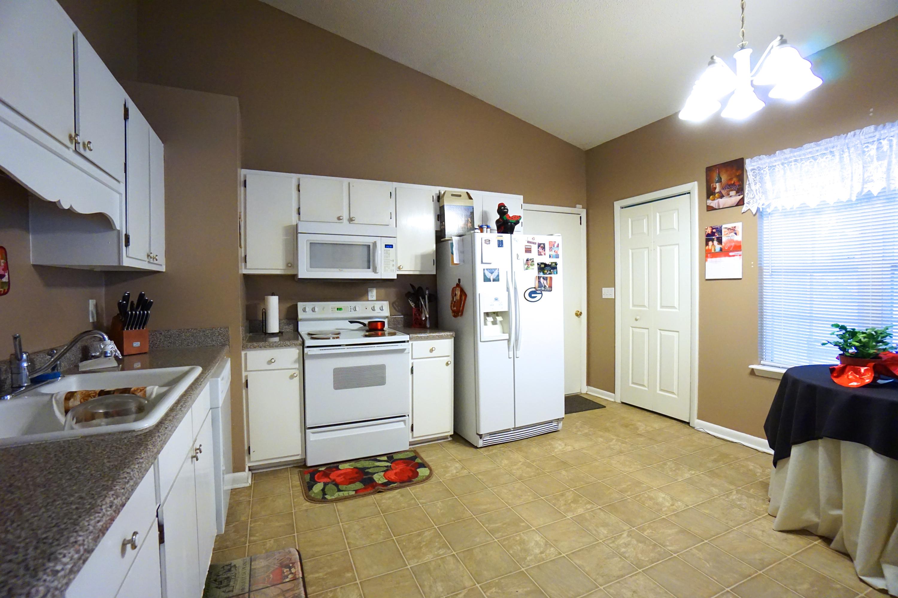 143 Manchester Road Summerville, SC 29486 - Photo 4 of 9 Kitchen