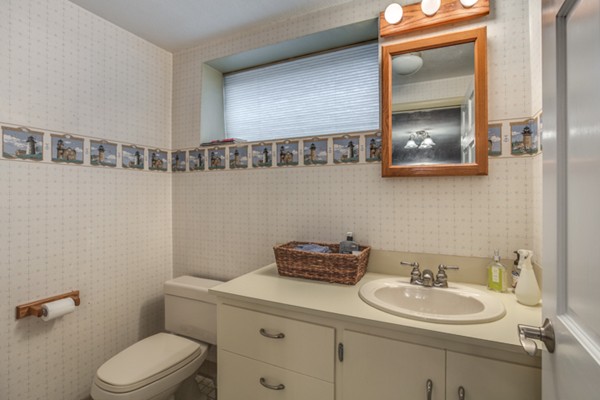 17 Robinson Road Beverly, MA 01915 - Photo 14 of 23 Gallery Image 14