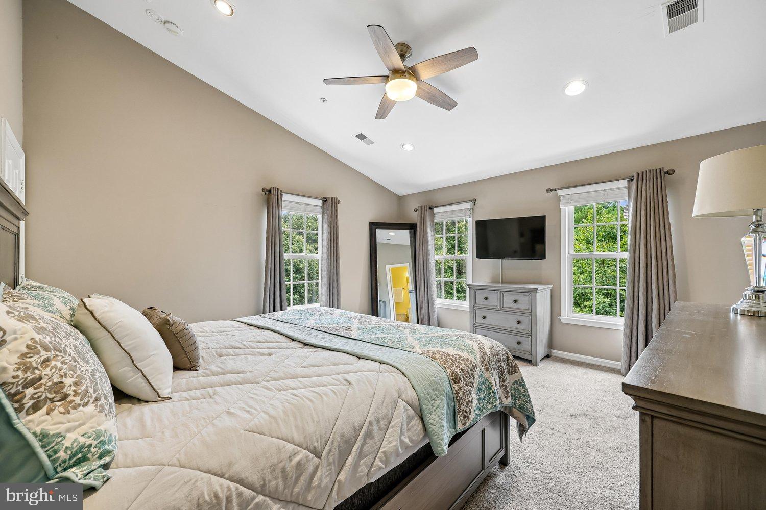 211 Ridgepoint Place Gaithersburg, MD 20878 - Photo 17 of 61 Primary suite with abundant windows