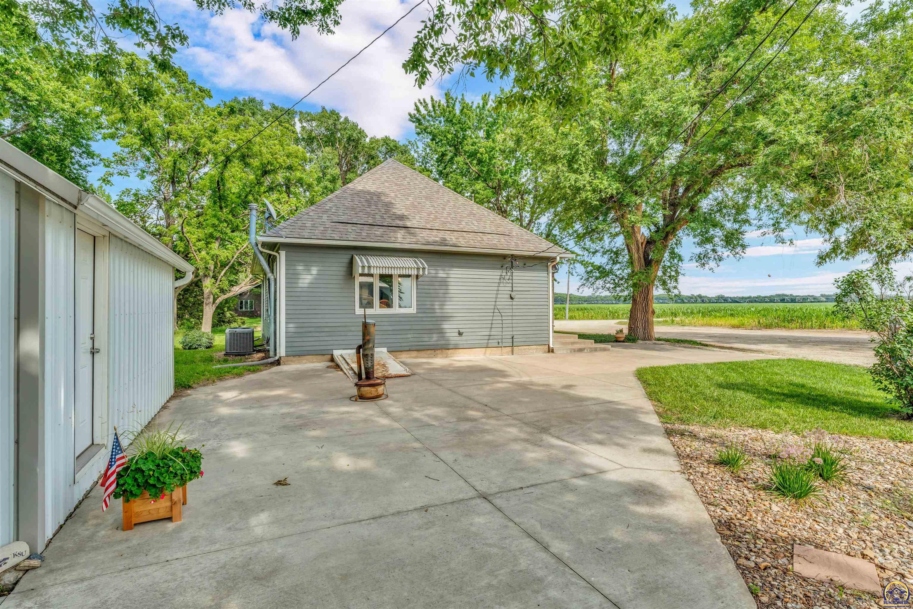 6521 Northwest Hall Road Rossville, KS 66533 - Photo 13 of 33