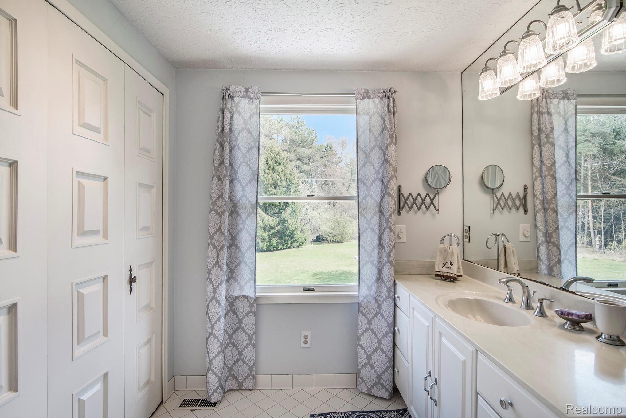 1860 Echo Hills Road Howell, MI 48855 - Photo 11 of 25 Large master bathroom