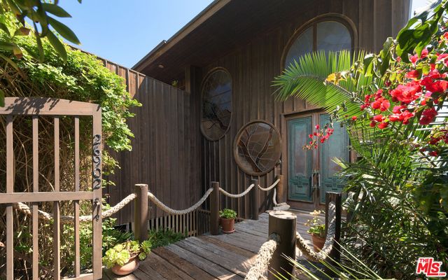 a view of a entryway door of the house