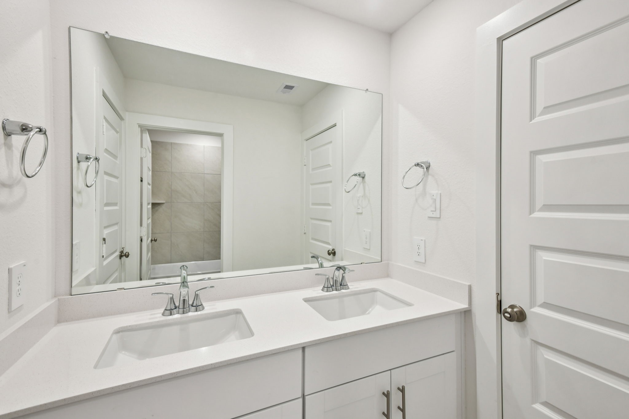 6631 Castella Drive Rosharon, TX 77583 - Photo 42 of 47 a bathroom with a sink and a mirror