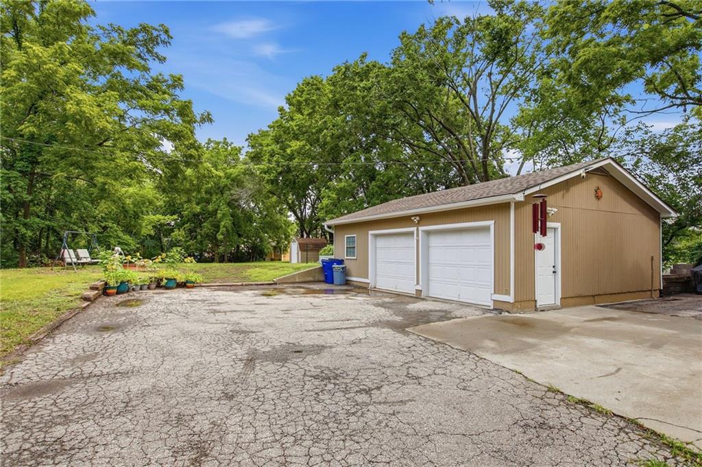 7116 Woodson Road Raytown, MO 64133 - Photo 31 of 48