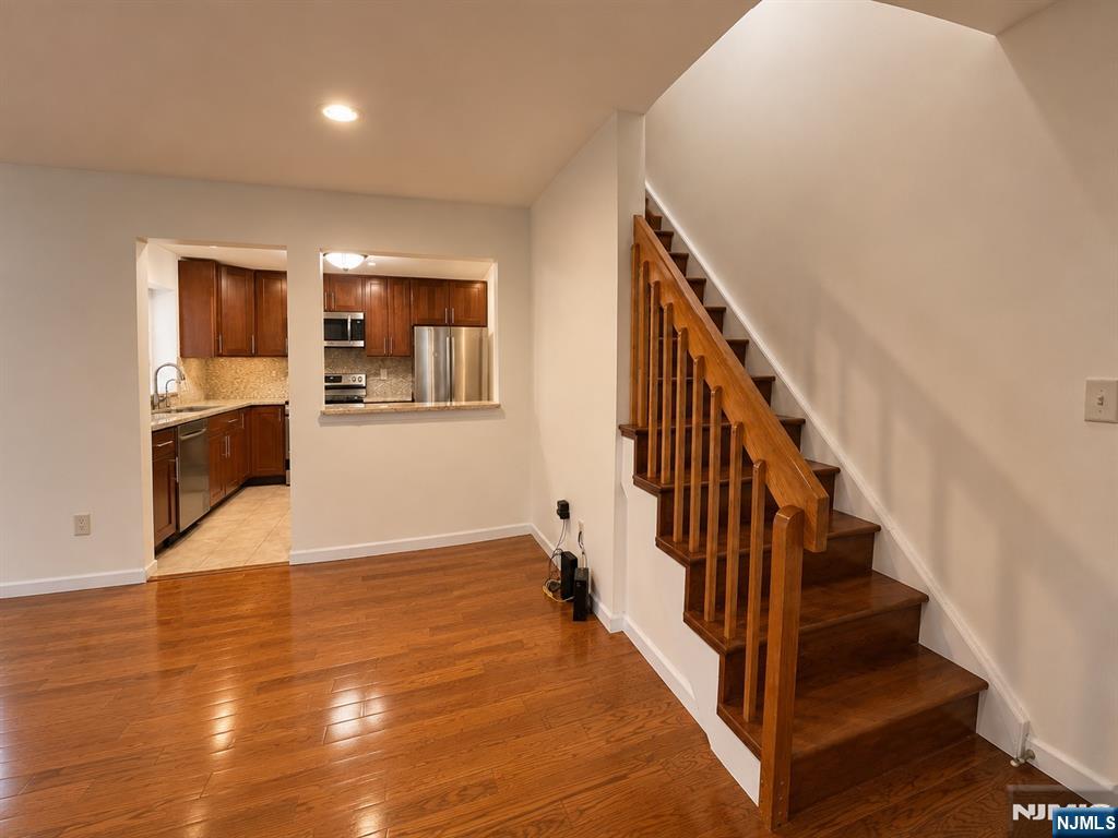 555 Ridge Lane Fort Lee, NJ 07024 - Photo 19 of 42