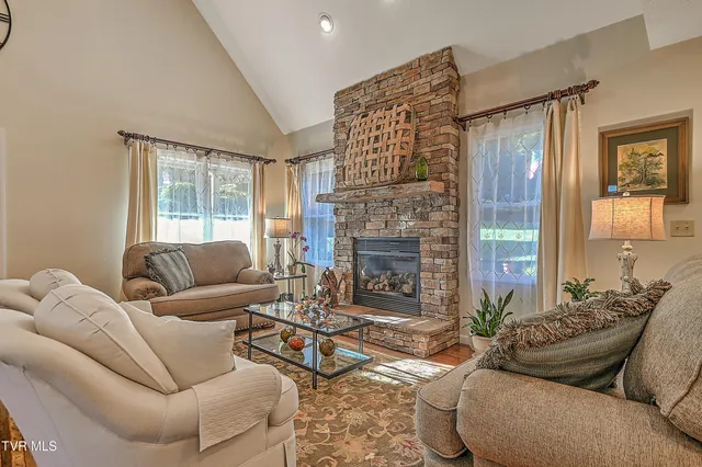 $599,999 | 118 Orchard Meadows Lane, Roan Mountain, TN 37687