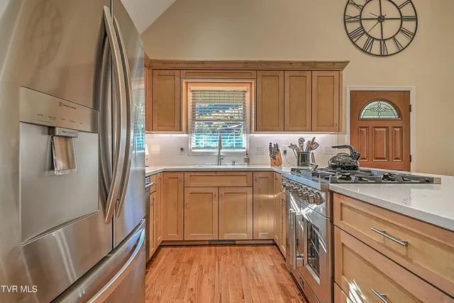 $599,999 | 118 Orchard Meadows Lane, Roan Mountain, TN 37687