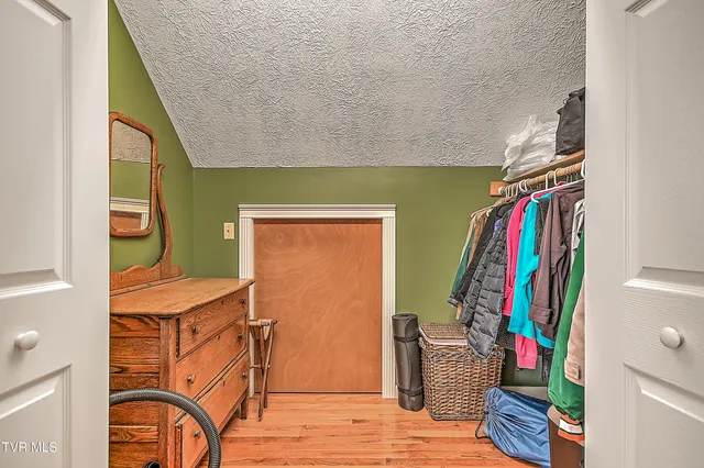 $599,999 | 118 Orchard Meadows Lane, Roan Mountain, TN 37687