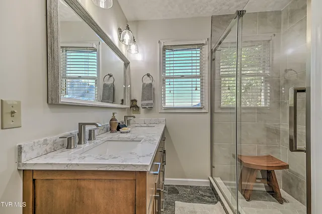 $599,999 | 118 Orchard Meadows Lane, Roan Mountain, TN 37687