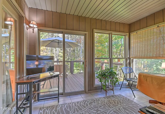 $599,999 | 118 Orchard Meadows Lane, Roan Mountain, TN 37687