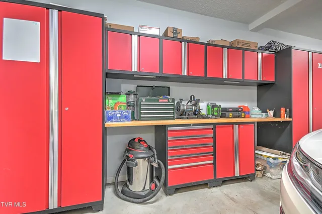 $599,999 | 118 Orchard Meadows Lane, Roan Mountain, TN 37687