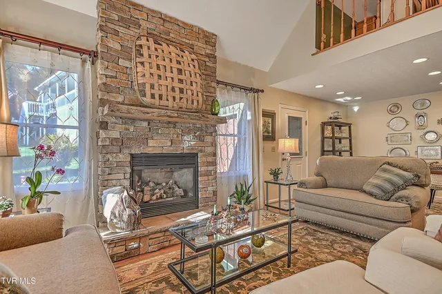 $599,999 | 118 Orchard Meadows Lane, Roan Mountain, TN 37687