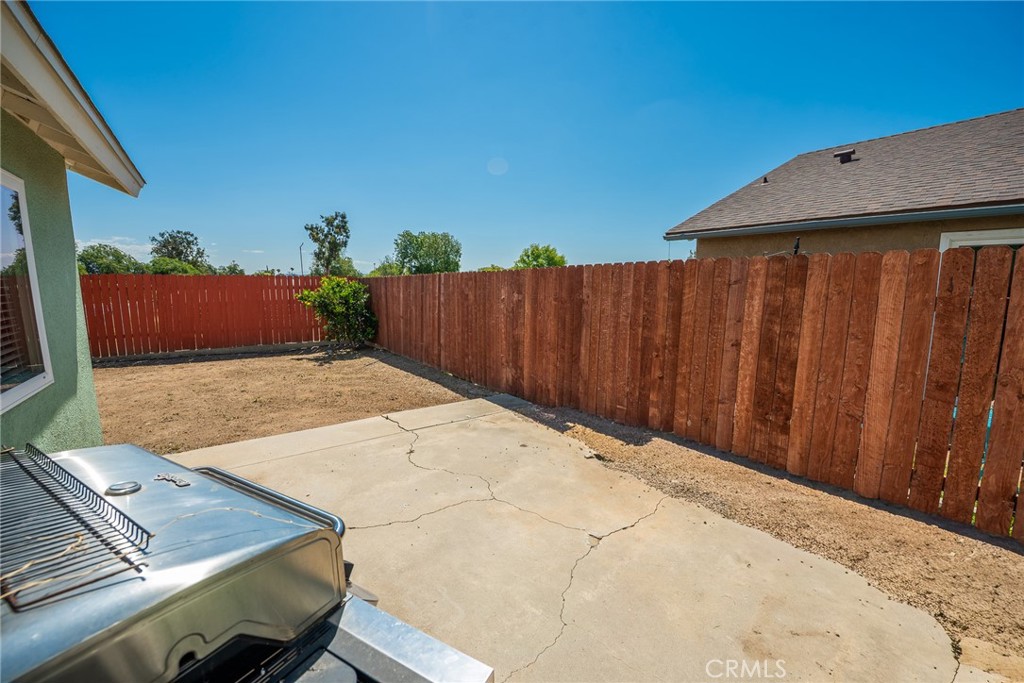 6732 San Joaquin Way Riverside, CA 92503 - Photo 17 of 25 a view of a backyard
