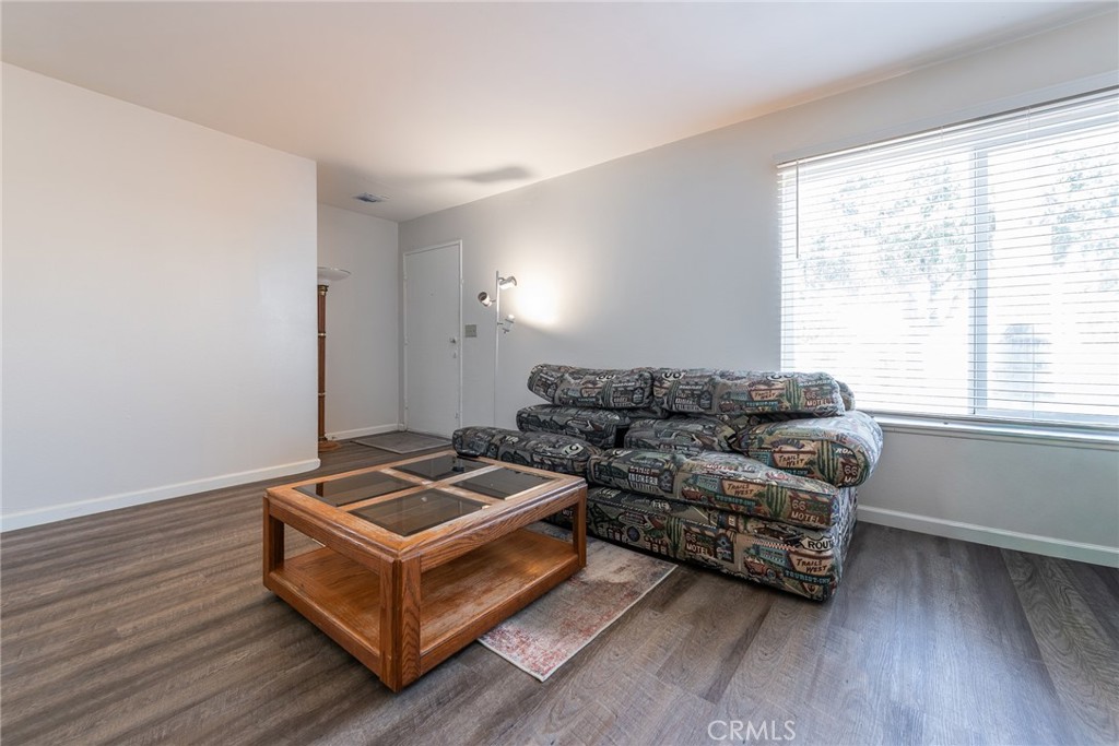 6732 San Joaquin Way Riverside, CA 92503 - Photo 5 of 25 a living room with furniture and a window