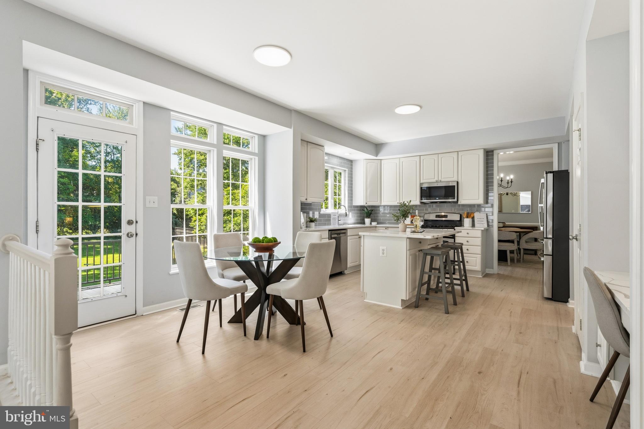 6733 Catskill Road Lorton, VA 22079 - Photo 18 of 62 Break Fast Area in the kitchen